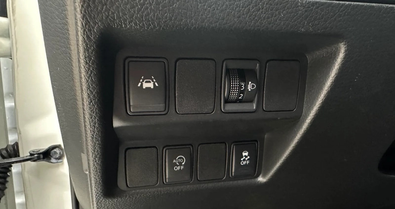 Nissan Qashqai cena 57900 przebieg: 120000, rok produkcji 2017 z Wrocław małe 562